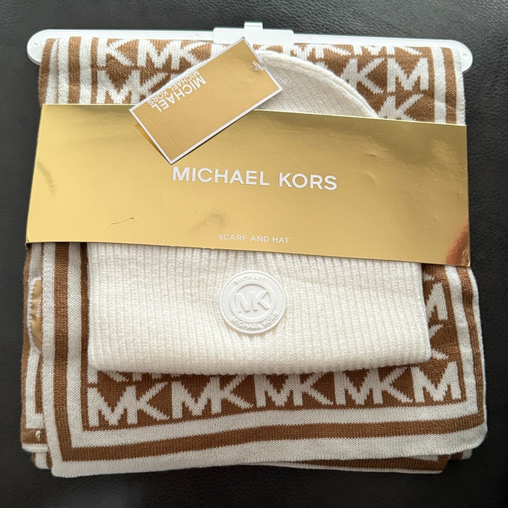 NWT Michael Kors Brown and Cream Scarf and Hat Set